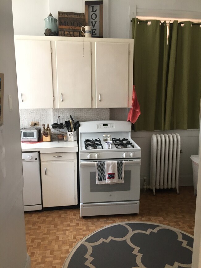 Building Photo - 458 W Saint James Pl