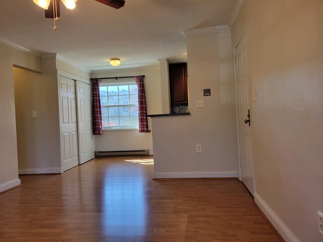 Dining room/intercom - 1718 W Abingdon Dr