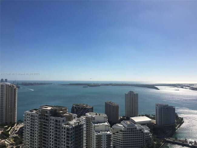 Building Photo - 475 Brickell Ave