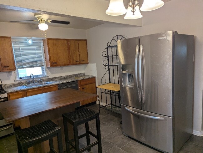 Building Photo - 6147 Garfield Ave