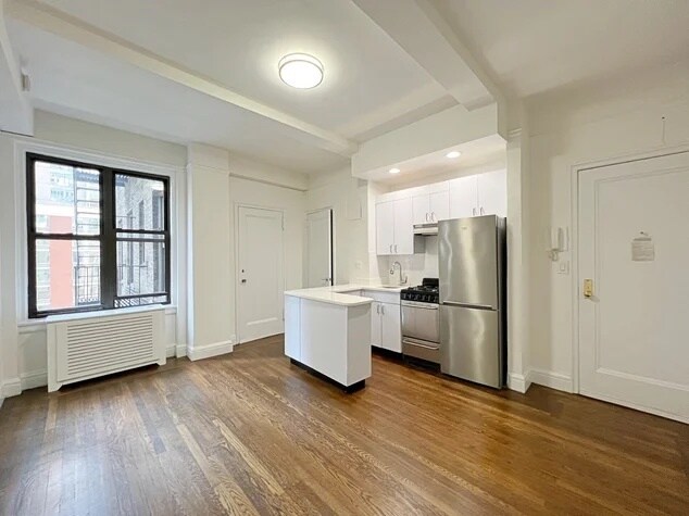 Primary Photo - 140 E 46th St