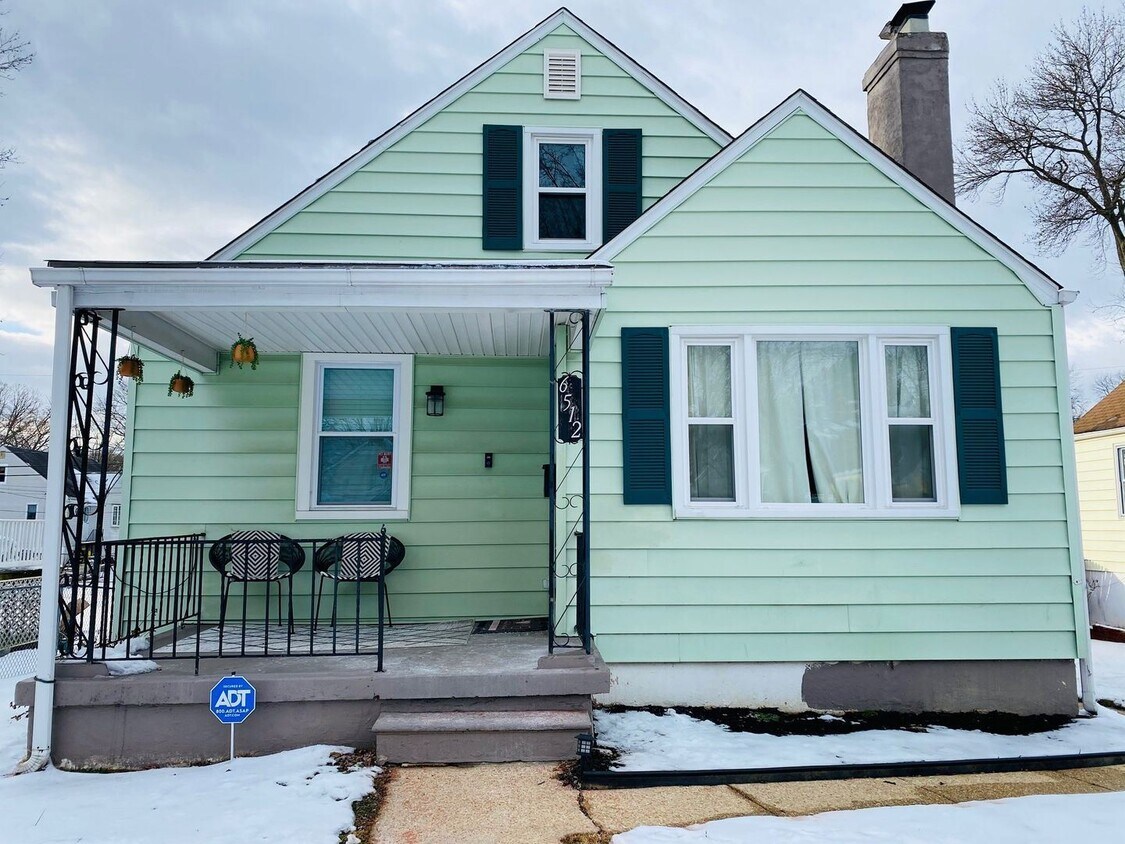 Foto principal - 3 br, 3 bath House - 6512 MOYER AVE.