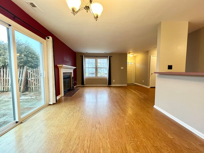 Building Photo - 2 Bedroom Home