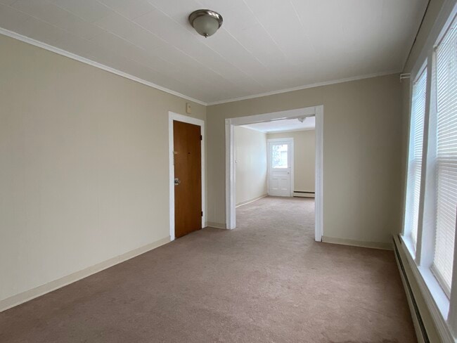 Building Photo - 11 Downs Ave