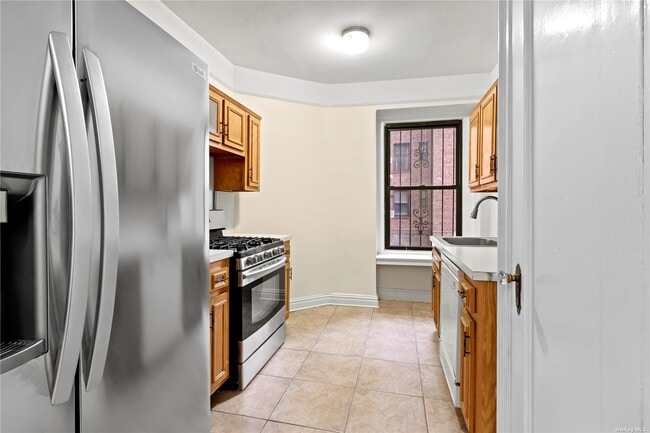 Building Photo - 73-20 Austin St