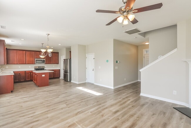 Foto del edificio - 123 Sleeper Car Ln