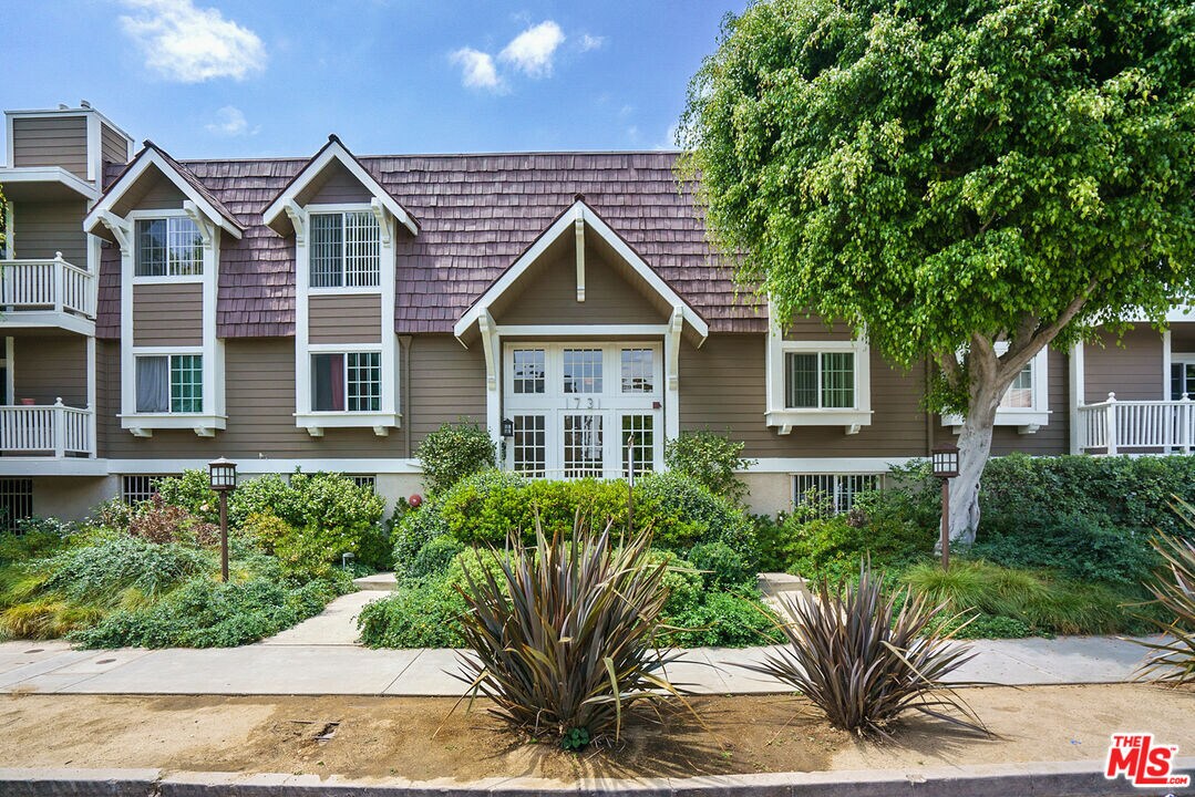 1731 Barry Ave Unit 207, Los Angeles, CA 90025 Condo for Rent in Los