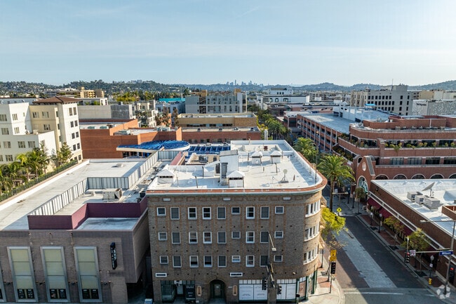 Building Photo - 202 E Wilson Ave