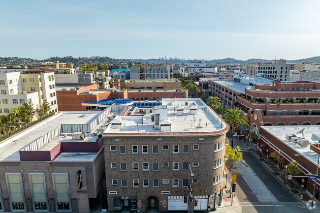 Foto del edificio - 202 E Wilson Ave