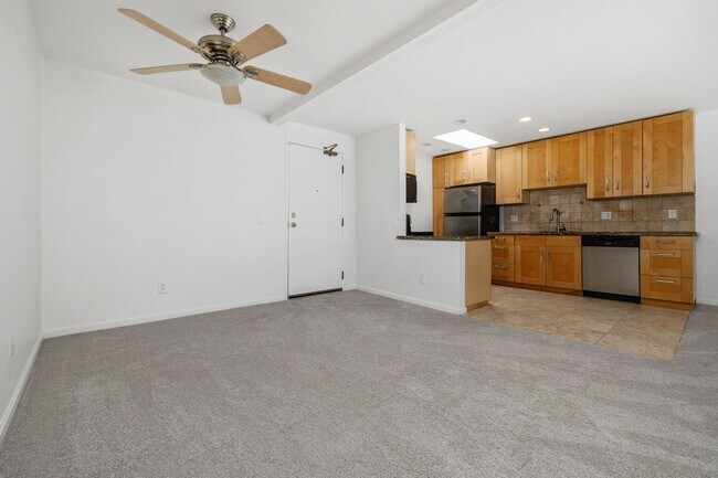 Foto del edificio - 8308 Regents Rd