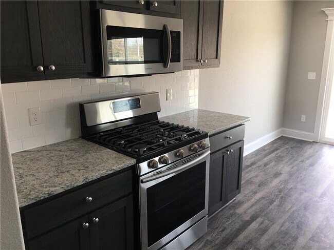 Foto del edificio - 971 Roselawn St