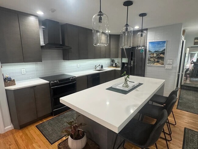 Foto del edificio - 100 E Brookline St