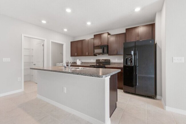 Foto del edificio - LIKE NEW 5 Bedroom Home for RENT in Touchstone!