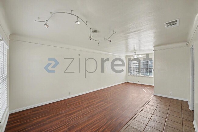 Building Photo - Unit