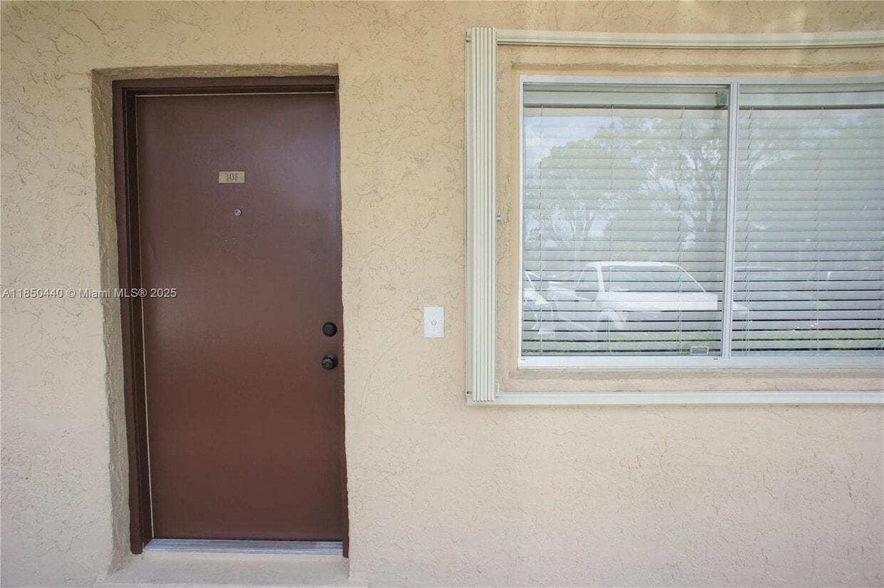 Foto principal - 8401 SW 107th Ave