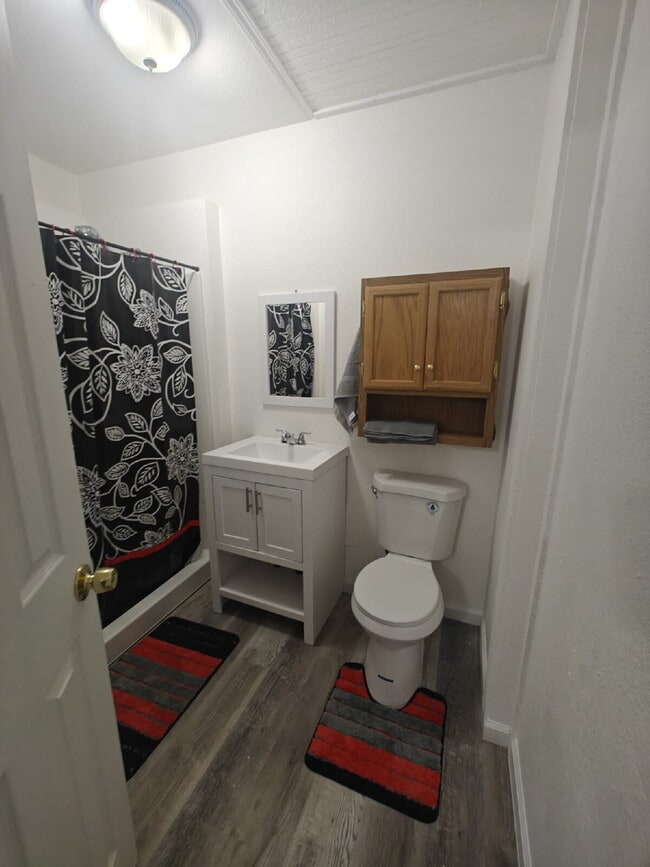 Building Photo - 306 W Lewis St