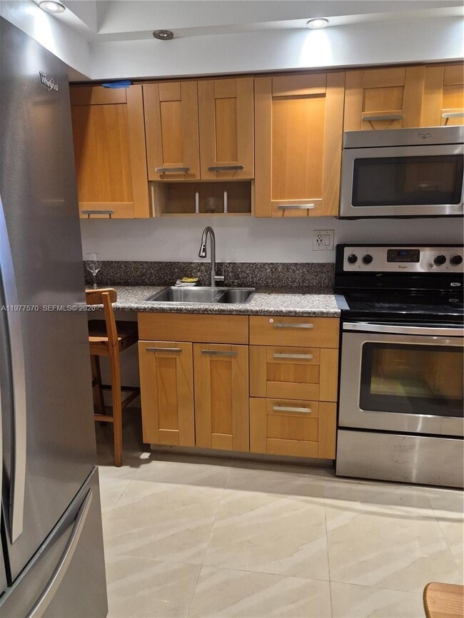 Foto del edificio - 8300 Sands Point Blvd