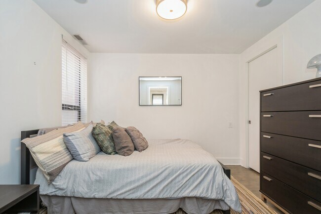 Foto del edificio - 3310 N Halsted St