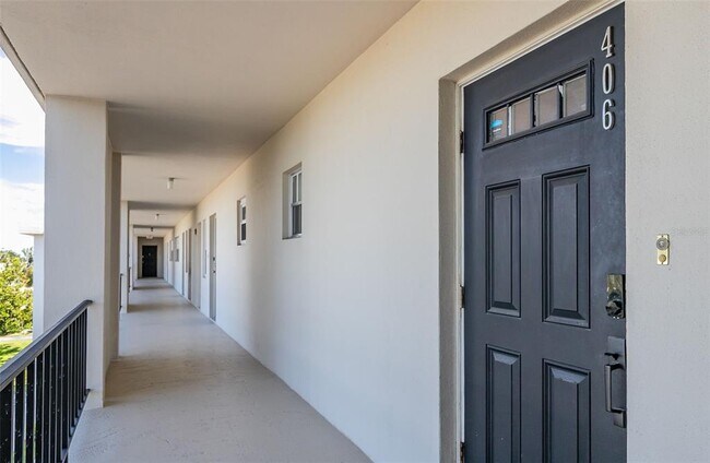 Foto del edificio - 7461 W Country Club Dr N