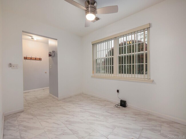 Foto del edificio - 276 Temple Hill Rd