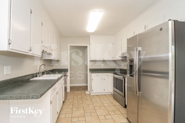 Building Photo - 324 Century Blvd