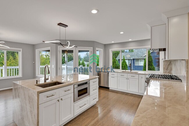 Foto del edificio - Beautiful home with 4 beds, 3.5 baths for ...