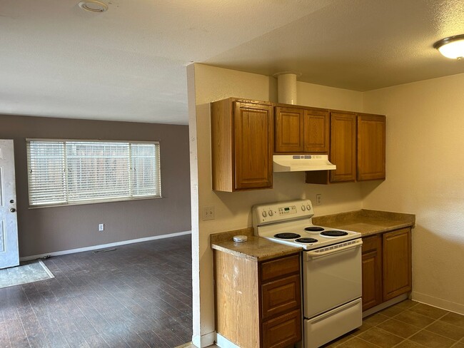 Building Photo - **READY APRIL 1st** 2 Bedroom - 1 Bath Dup...