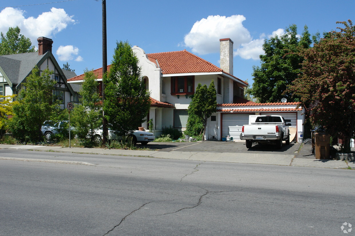 Building Photo - 920 W 7th Ave
