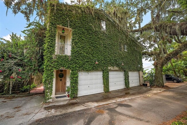 Building Photo - 408 Lake Dora Rd