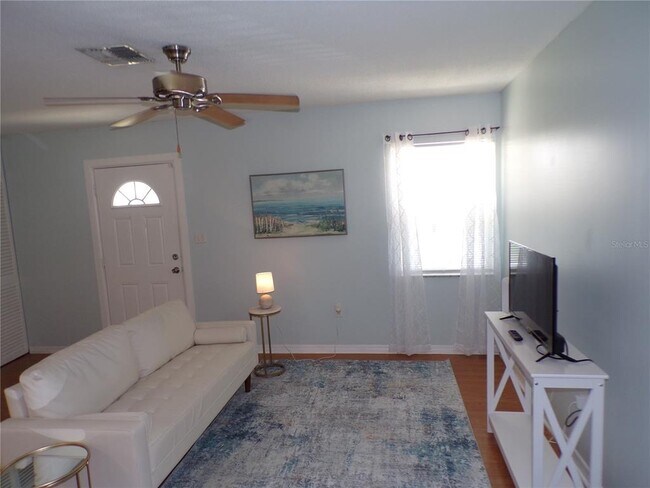 Foto del edificio - 22308 Laramore Ave