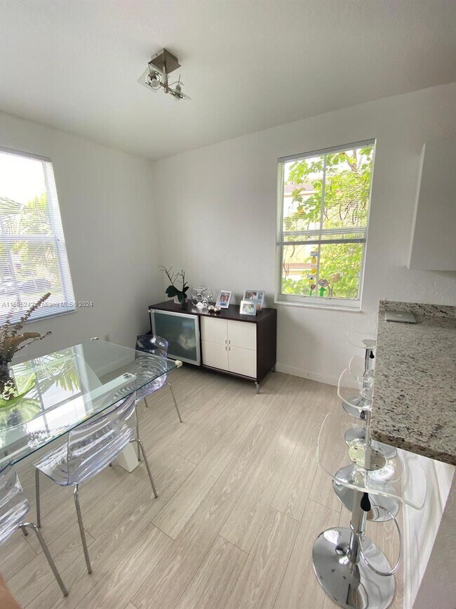 Foto del edificio - 4445 SW 160th Ave