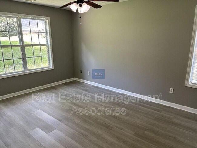 Building Photo - 1113 W Slaton Ave