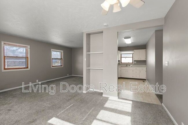 Building Photo - 348 S 5th St