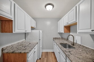 Building Photo - 2971 Deckebach Ave
