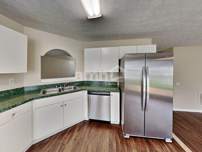 Building Photo - 602 Thrasher Ct