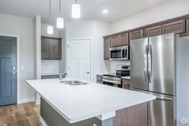 2BR, 2BA - 1,057SF - Kitchen - Central Park Place