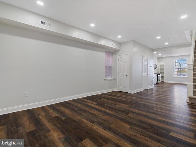 Building Photo - 823 N Bentalou St