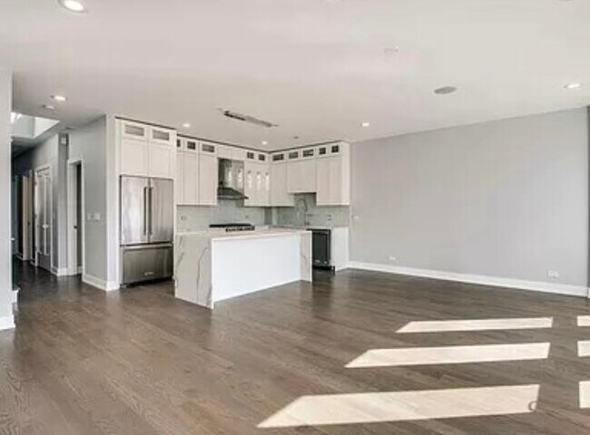 Building Photo - 1713 N Clybourn Ave