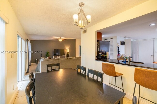 Building Photo - 10600 La Placida Dr
