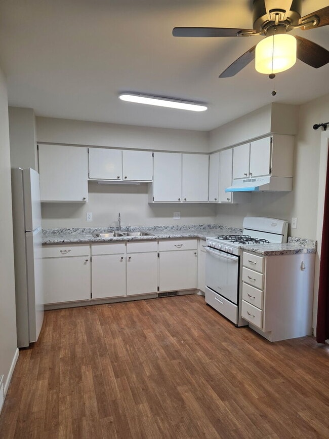 Building Photo - 668 Anita Ave