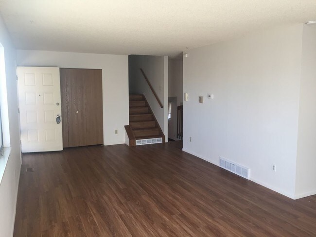 Building Photo - Large Home close to Gate 20