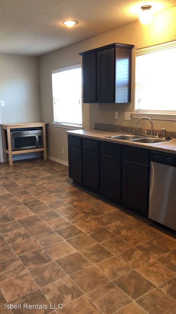 Building Photo - 5 br, 2.5 bath House - 7004 American West ...