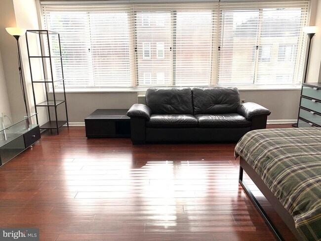 Foto del edificio - 922 24th St NW