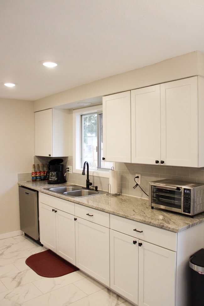 Foto del edificio - 2594 Hummingbird St NE