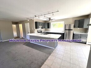 Building Photo - 836 Sleepy Hollow Dr