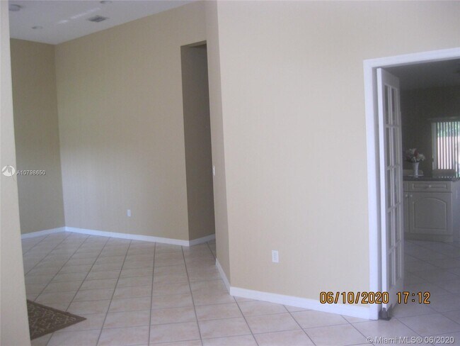 Building Photo - 11503 SW 152nd Pl