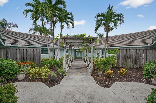 Foto del edificio - Newly Renovated Furnished Condo in Bella Vista | Ground Floor | Jupiter