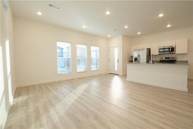 Foto del edificio - Now Leasing - Featherston Village - Modern...