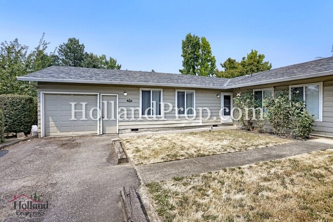 Building Photo - Charming 3-Bedroom Duplex with Fenced Yard, Fireplace & Garage Near Hwy 26!