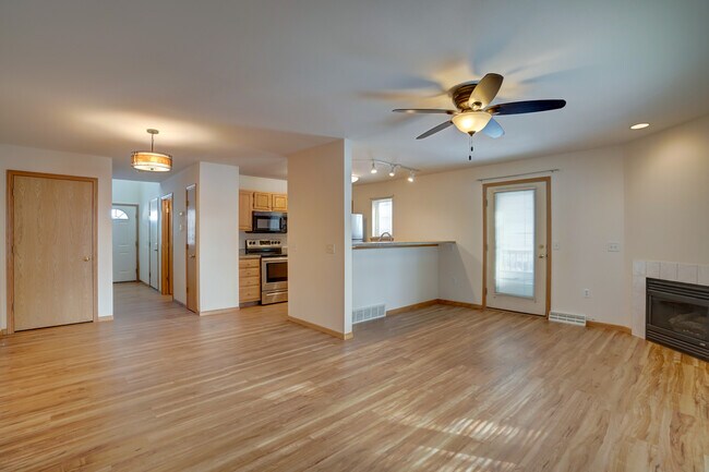 Building Photo - 6107 White Pine Way